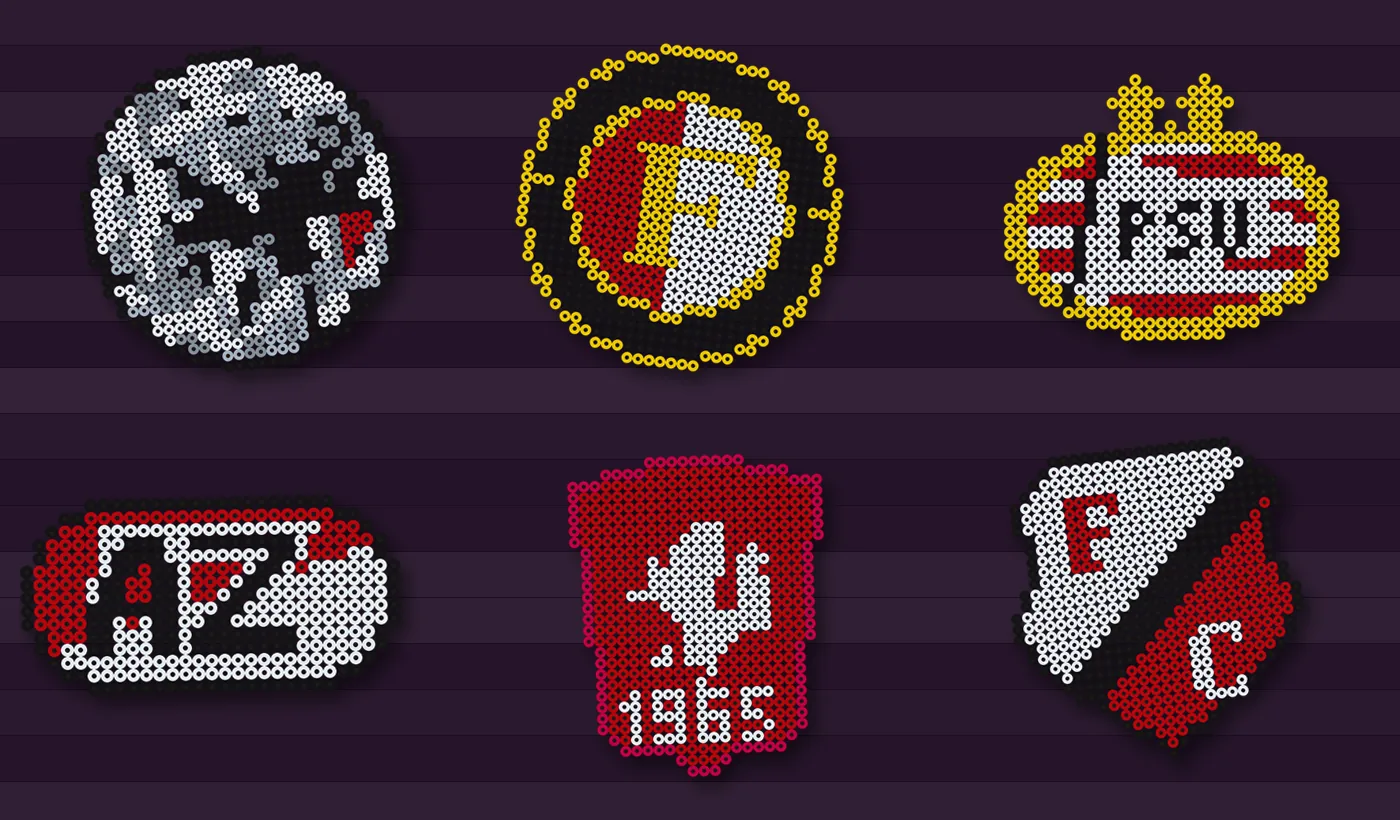 Strijkkralen voetbal logo’s uit de Eredivisie: Ajax, Feyenoord, PSV, AZ, FC Twente en FC Utrecht op een donkere tafel