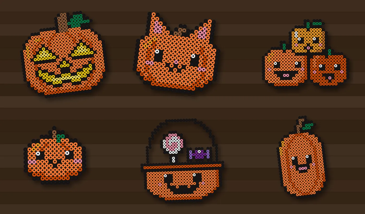 Pompoen strijkkralen patronen voor Halloween op een houten tafel: klassieke pompoen, kattenpompoen, drie pompoentjes, mini-pompoen, snoepemmer en lange pompoen