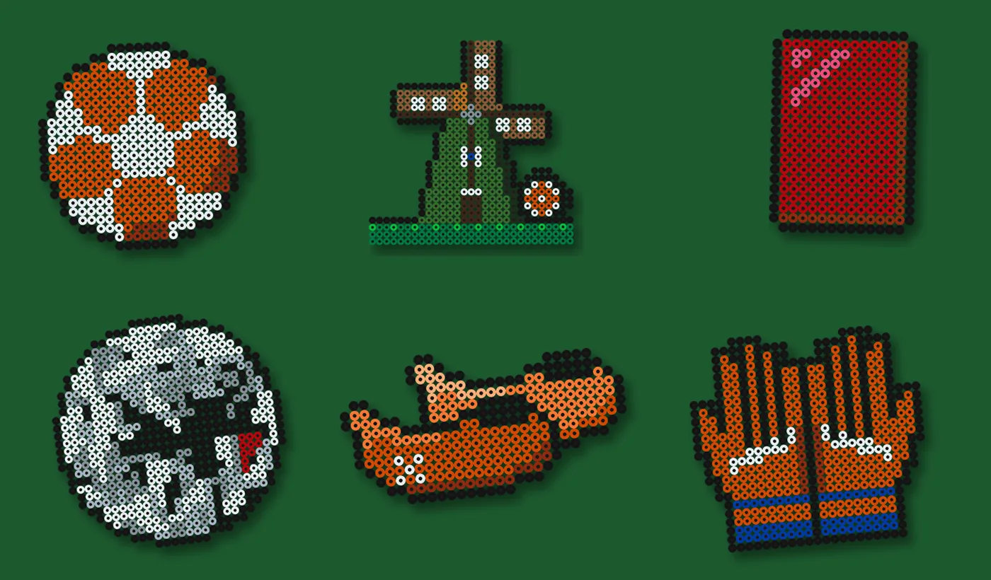 Strijkkralen voetbal: oranje bal, molen, rode kaart, Ajax-logo, klompen en keepershandschoenen op een grasgroene achtergrond